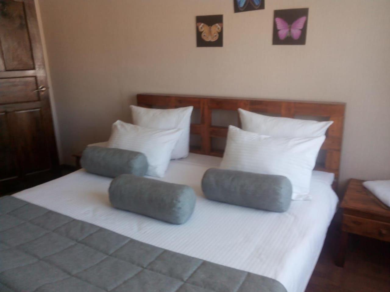 GALIRAD Hotel Ustʼ-Kamenogorsk Zimmer foto