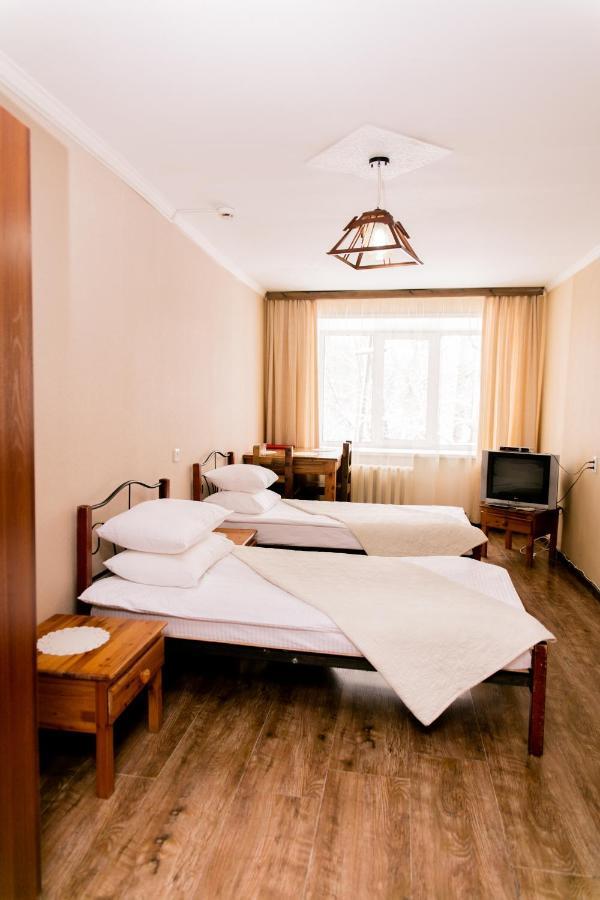 GALIRAD Hotel Ustʼ-Kamenogorsk Zimmer foto