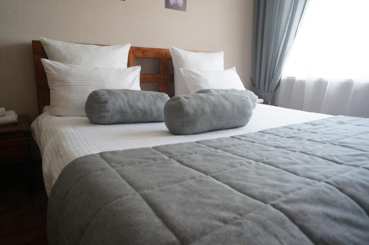 GALIRAD Hotel Ustʼ-Kamenogorsk Zimmer foto