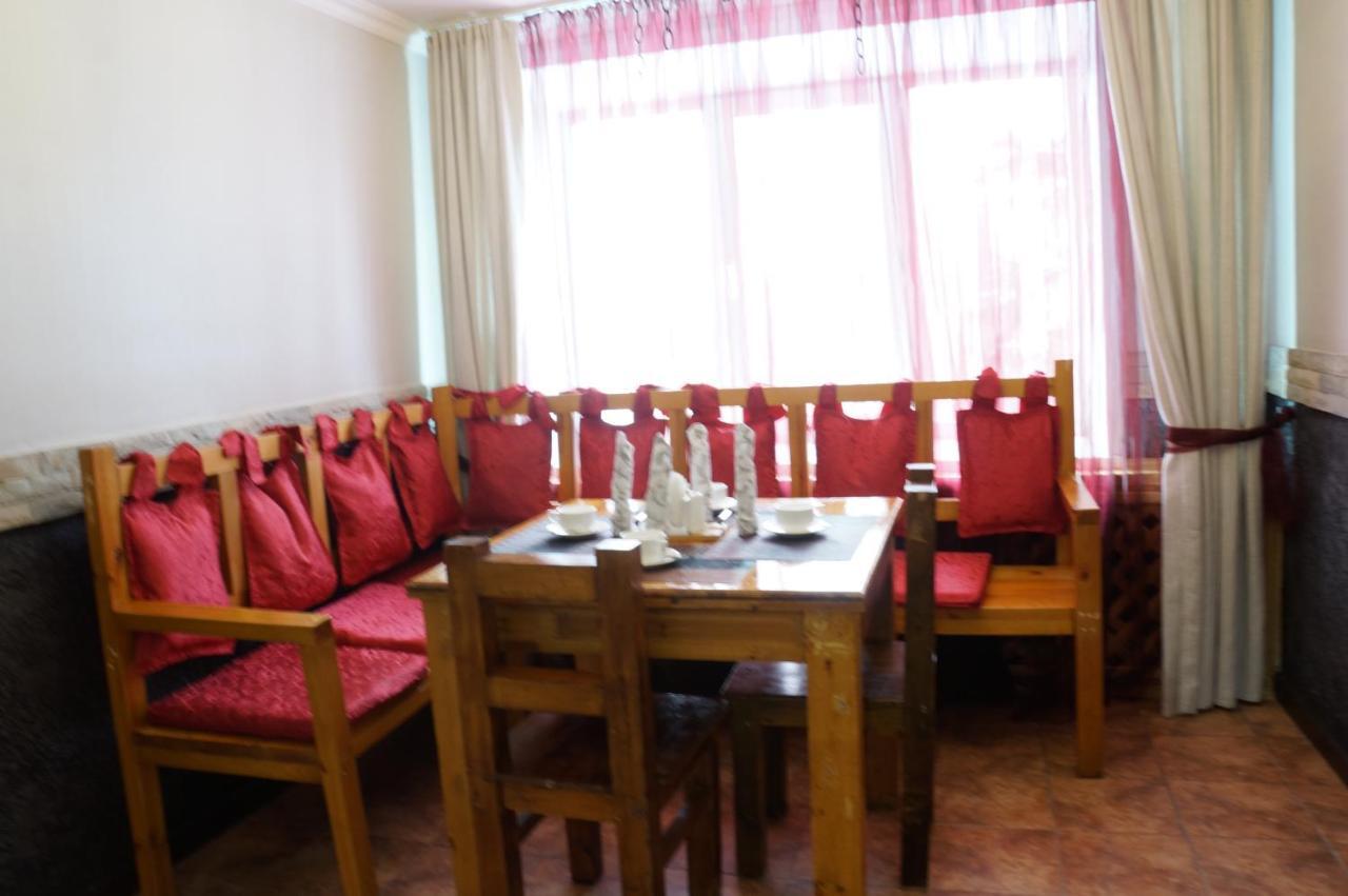GALIRAD Hotel Ustʼ-Kamenogorsk Zimmer foto